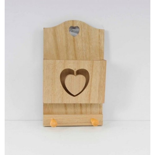 Foto del prodotto P.lettere legno c/pend.cuore c/2ganci h.15x5x2,6cm. naturale